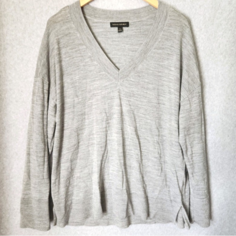 Banana Republic Men's 100% Merino Wool V-Neck‎ Sweater Size XL Gray Long Sleeve